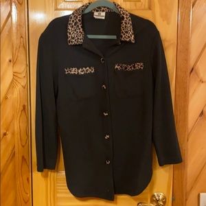 Black ribbed top with leopard collar and pickets M